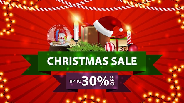 Venta de navidad, hasta 30% de descuento, pancarta de descuento roja con globo de nieve ribbonsm, regalo con gorro de papá noel, velas, rama de árbol de navidad y bola de navidad