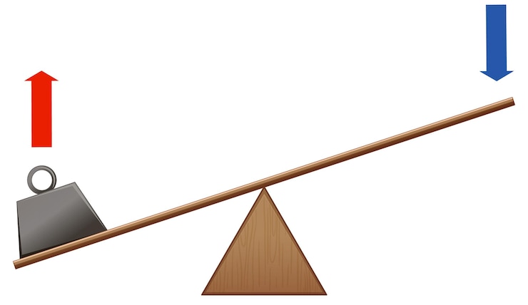 Vector Gratis comparing masses by using a simple balance