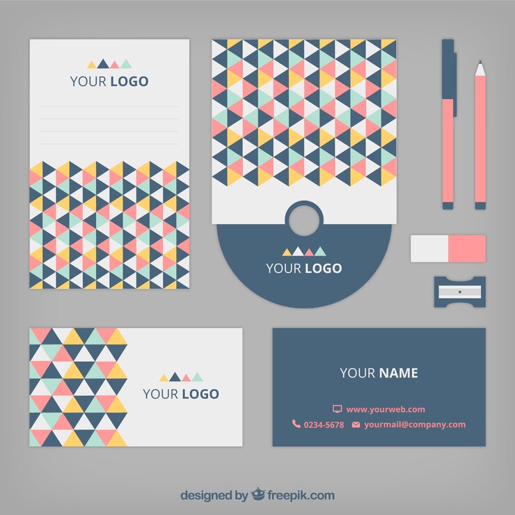 Vector Gratis identitas perusahaan dengan segitiga warna-warni