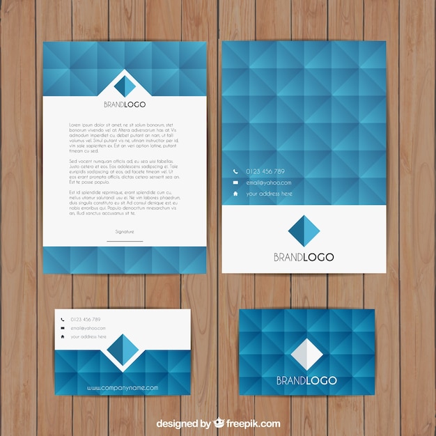 Kostenloser Vektor blau polygonal briefpapier-set