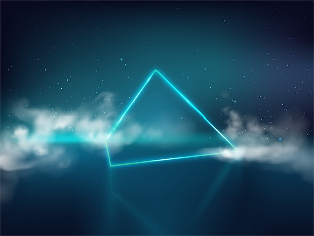 Blaue Laserpyramide oder -prisma auf reflektierender Oberfläche und sternenklarem Hintergrund mit Rauche oder Nebel