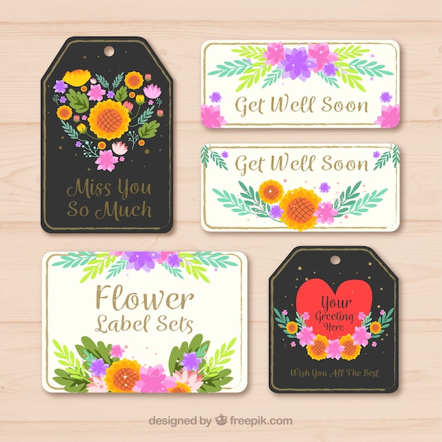 Dekorative pack von tags und aufkleber mit farbigen blumen