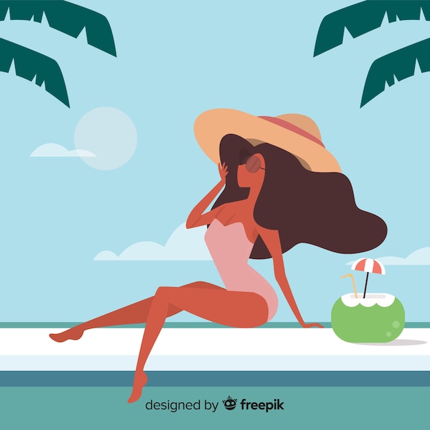 Frau, die am Swimmingpool ein Sonnenbad nimmt
