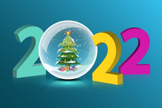 Frohes neues Jahr 2022 mit einem verschneiten Weihnachtsbaum in der Kristallkugel