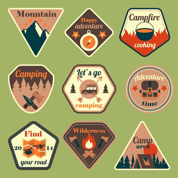 Im freien tourismus camping wohnung abzeichen satz von kompass lagerfeuer zelt und rucksack isoliert vektor-illustration