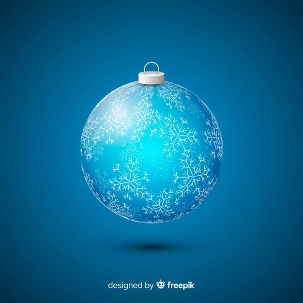 Kristallweihnachtsball auf blauem Hintergrund