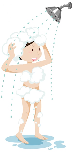 Mädchen, das Dusche mit Blasenschaum und Duschkopf isoliert