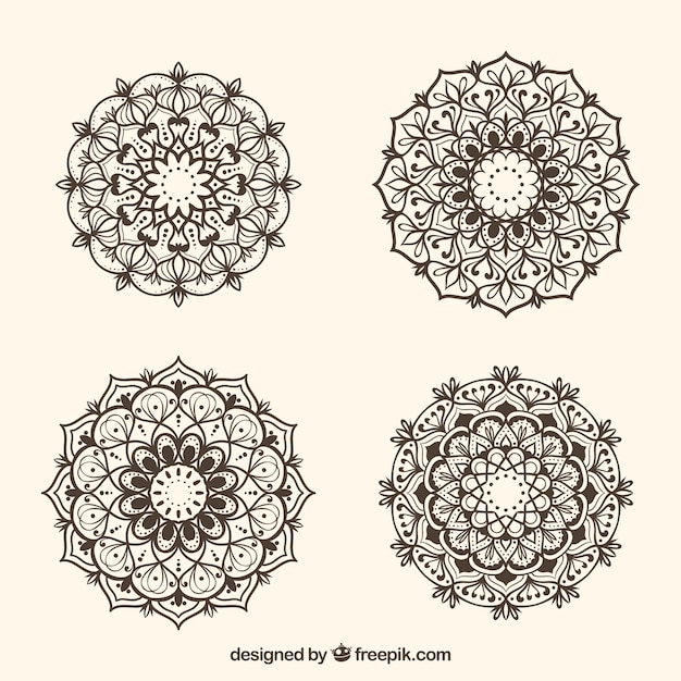 Kostenloser Vektor mehrere handgezeichnete mandalas