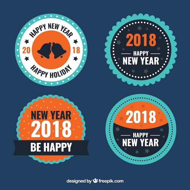 Runde neujahrsabzeichen in blau und orange