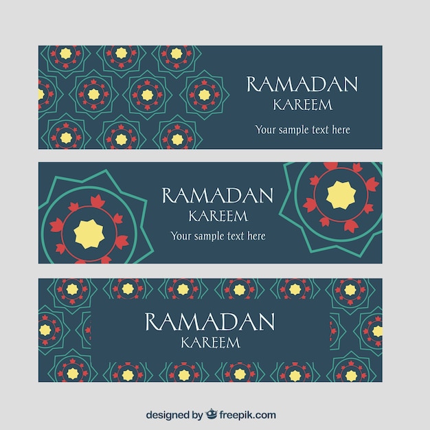Kostenloser Vektor satz ramadan-fahnen mit mosaiken