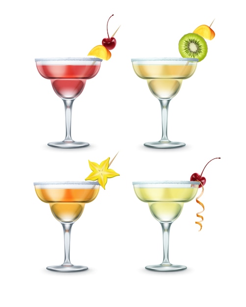Satz verschiedene margarita-cocktails, garniert mit kirsche, stück mango, kiwi und karambola auf zahnstocher lokalisiert auf weißem hintergrund