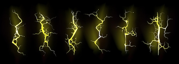 Kostenloser Vektor satz von gelben blitzen elektrischer blitzschlag während des nächtlichen sturms leistungsstarke elektrische entladung auswirkungen riss magischer energieblitz realistische 3d-vektorbolzen isoliert auf schwarzem hintergrund