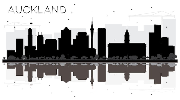 Auckland new zealand city skyline schwarz-weiß-silhouette mit reflexionen. vektor-illustration. geschäftsreisekonzept. stadtbild mit wahrzeichen.