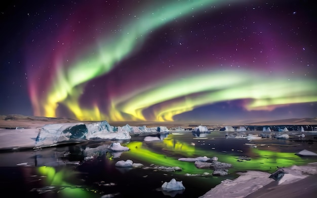 ein Bild von einem Polarlicht über dem Wasser