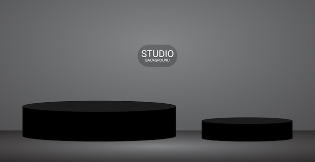 Ein schwarzes Podium mit einem weißen Logo, auf dem Studio steht.