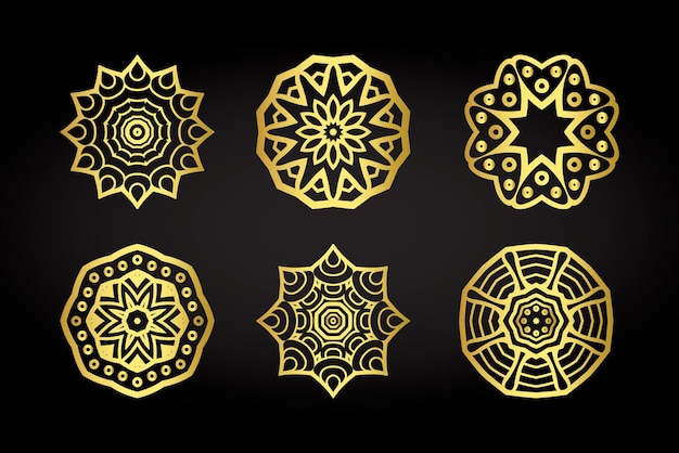 Ethnisches Goldmandala-Dekorationsmuster auf schwarzem Hintergrundsatz Free Vector