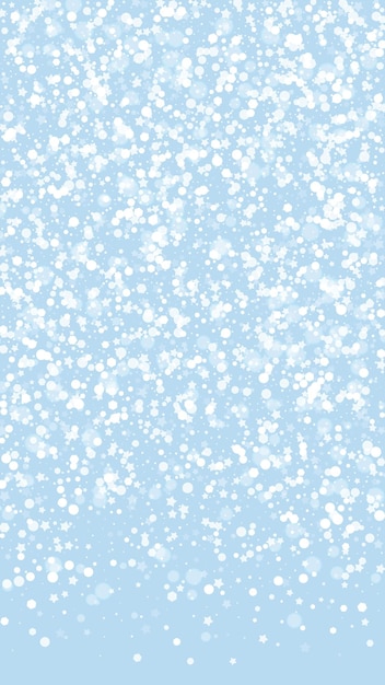 Fallende Schneeflocken Weihnachts-Hintergrund Subtile fliegende Schneeflecken und Sterne auf hellblauem Winterhintergrund Wunderschön fallende Schneeflecken überlagern vertikale Vektorillustration
