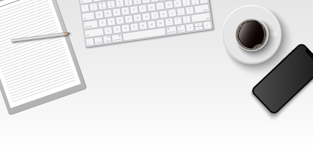 Flache Lage minimaler Arbeitsraum, Draufsicht Schreibtisch mit Computertastatur, Zwischenablage und Kaffeetasse auf weißem Hintergrund mit Kopierraum