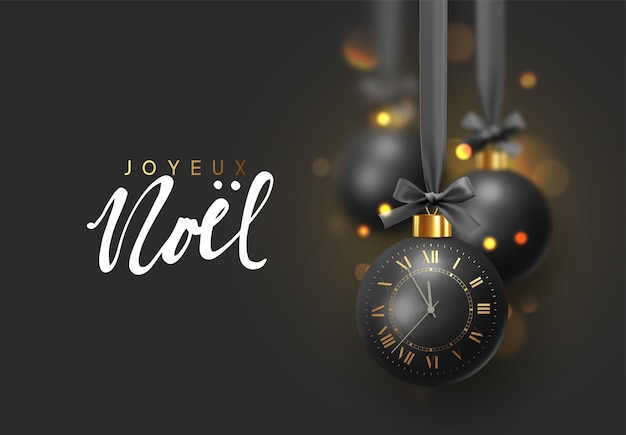 Französischer Text Joyeux Noel. Schwarze Weihnachtskugeln hängen am Band mit Schleife. Weihnachtskugel mit realistischem Lichtunschärfe-Bokeh-Effekt.