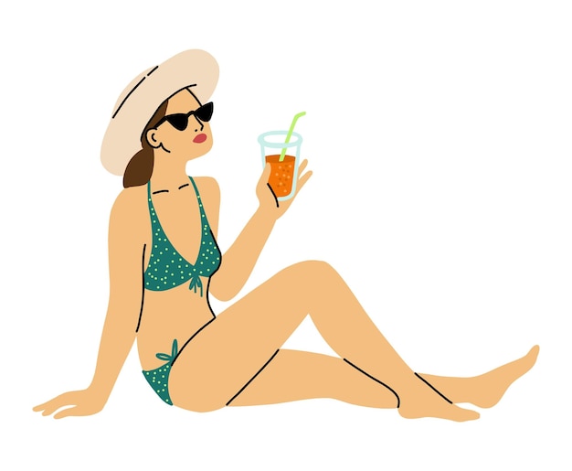 Frau mit Hut und Cocktail entspannt sich am Strand