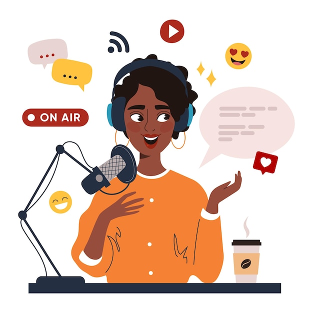 Fröhliche schwarze Frau mit Kopfhörern, die einen Podcast-Audio-Streaming und digitale Übertragung aufnimmt