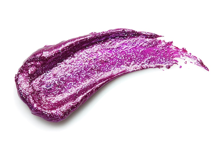 Fuchsia Lipgloss-Probe mit metallischer Oberfläche, isoliert auf weißem Hintergrund Schönheitsprodukt-Studiofotogra