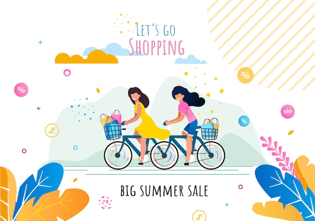 Gehen wir einkaufen mit großer verkaufsmotivation im sommer. karikatur-glückliche lächelnde frauen, die fahrrad mit den körben voll von den käufen in den geschäftspapiertüten fahren.