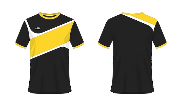 Gelbe und schwarze fußball- oder fußballschablone des t-shirts für mannschaftsverein auf weißem hintergrund.
