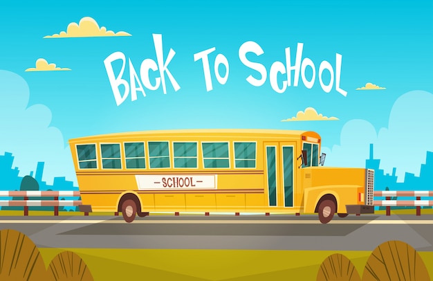 Gelber Bus, der zurück zu Schule am 1. September reitet