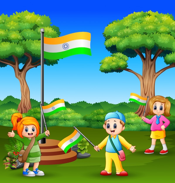 Glückliche kinder, die vom indischen tag der republik auf der natur feiern