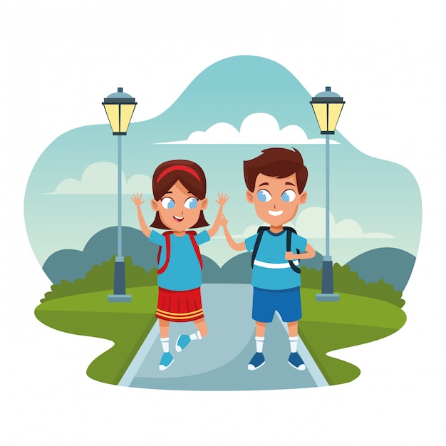Glücklicher Junge und Mädchen im Park