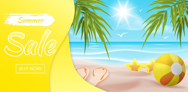 Vektor großes gelbes verkaufsbanner mit palmblättern, sand, strandball und sonnenbrille für sonderangebote im urlaub