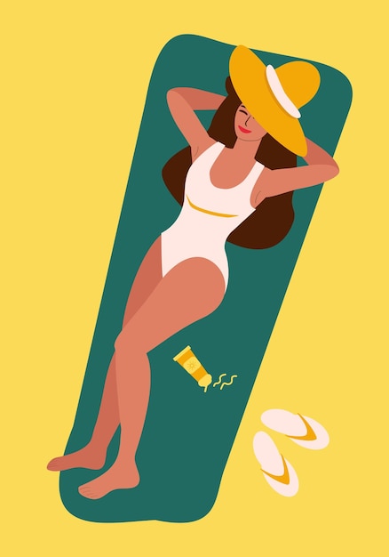 Junge Frau im weißen Badeanzug am Strand
