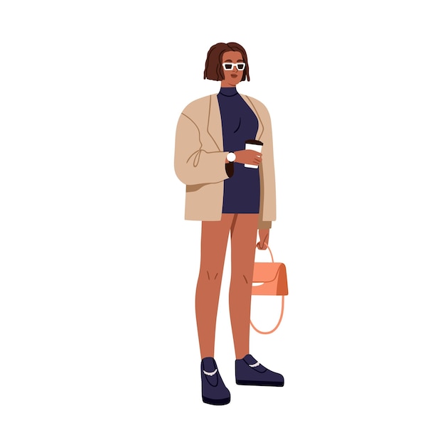 Junge Frau in moderner Mode in trendigem Casual-Stil Stylisches Mädchen in Sonnenbrille, Blazer und Mini-Kleidung, Kaffeetasse in der Hand, flache grafische Vektorillustration, isoliert auf weißem Hintergrund