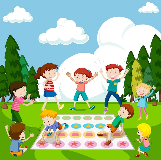 Kinder, die spiel im park spielen