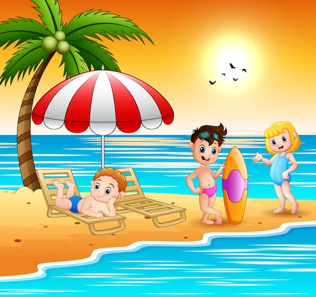 Kinder genießen einen Sommerurlaub am Strand