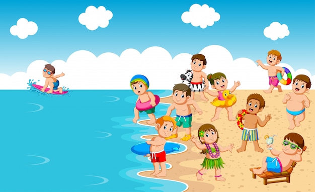 Kinder spielen am Strand und Meer