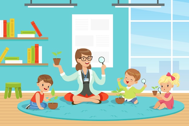 Kleinkinder mit einer Lehrerin im Botanikunterricht untersuchen eine Pflanze in einem Blumentopf und sitzen während der Vektorillustration in der Klasse auf dem Boden