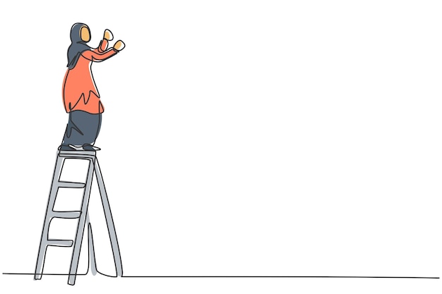 Vektor kontinuierliche einzeilige zeichnung einer jungen arabischen arbeiterin, die die leiter hinaufsteigt, um ein haus auf dem dach zu reparieren