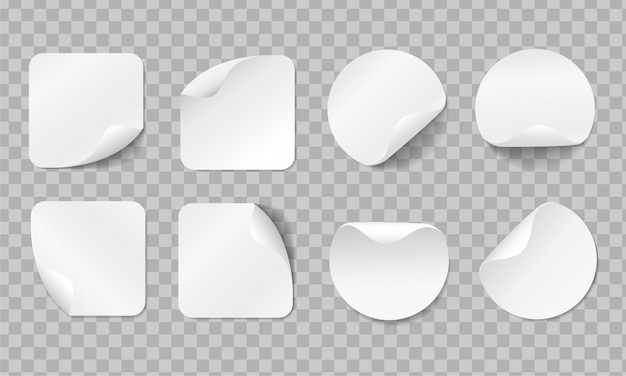 Leere Klebestifte mit gebogener Ecke. Realistische leere klebrige Etiketten, die mit Schatten auf transparentem Hintergrund gesetzt werden