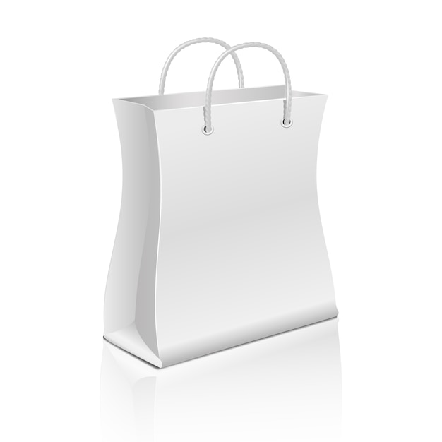 Leere papiereinkaufstasche getrennt auf weiß. vector schablonentasche für werbung und branding. illust