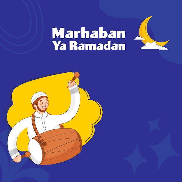 Marhaban ya ramadan schriftart mit muslimischem mann, der dhol (trommel) und halbmond auf blauem hintergrund spielt.