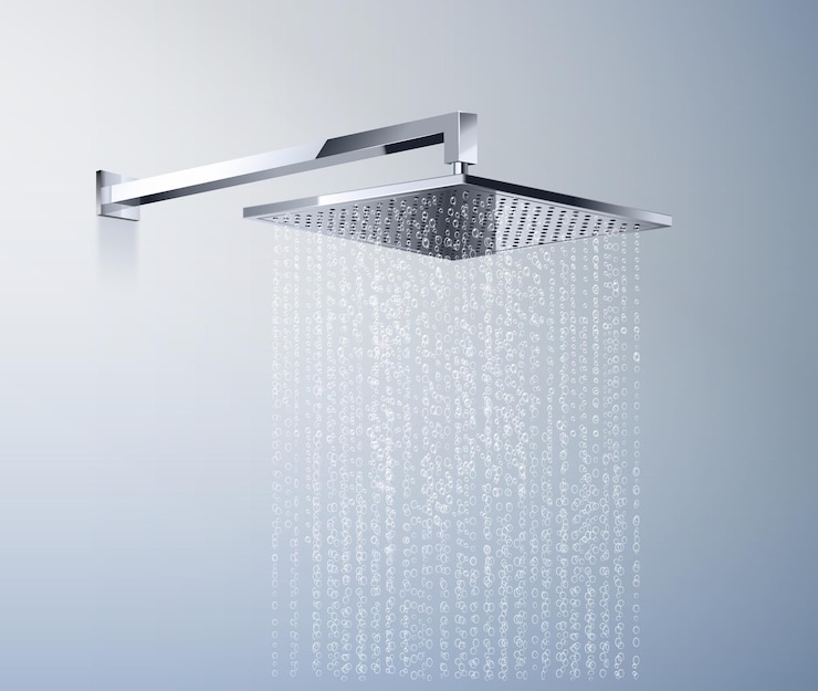 Vektor moderner, glänzender, rechteckiger duschkopf mit fließendem wasser, realistisches designkonzept
