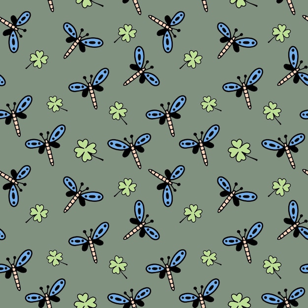 Nahtloses Muster doodle Libelle Schmetterling Klee grüner Hintergrund