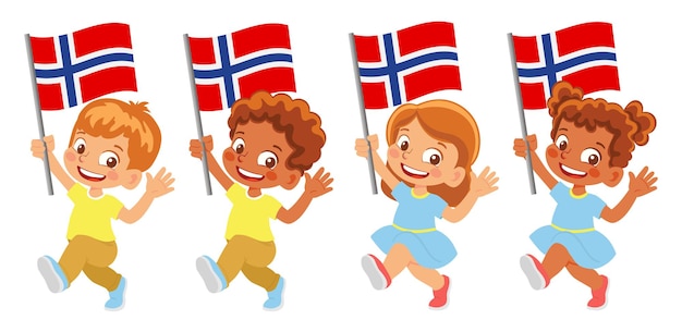 Norwegen-flagge in der hand. kinder, die flagge halten. nationalflagge von norwegen