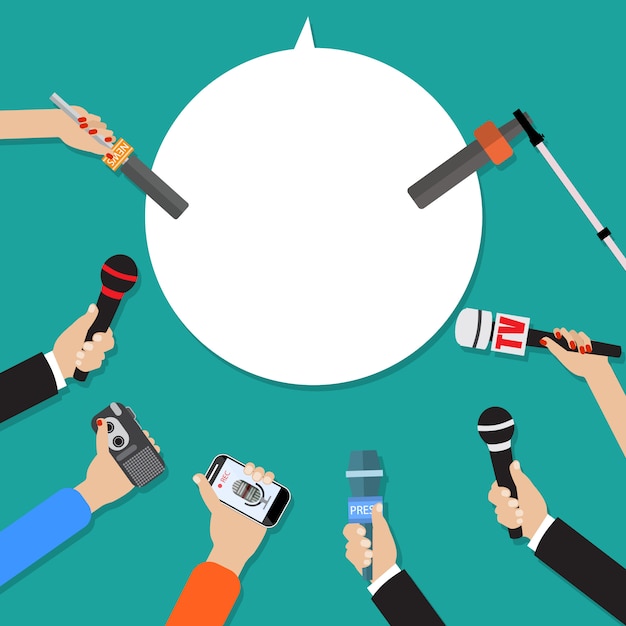 Nur wenige Hände von Journalisten mit Mikrofonen