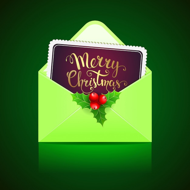 Öffnen Sie den grünen Umschlag und die Karte mit dem handgeschriebenen Text "Frohe Weihnachten".