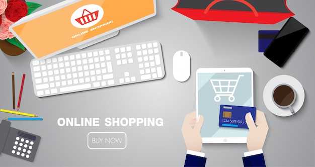 Online-Shopping-Verkauf mit Taplet per Kreditkarte auf dem Tisch