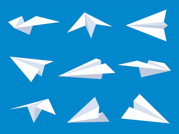 Papierflieger. Weiße Origami-Papierflugzeuge aus verschiedenen Winkeln im blauen Himmel, fliegende einfache Flugzeuge für Logo-Luftfahrt-Design, flacher Vektorsatz