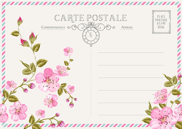 Postkarte mit Briefmarken und Blumen.